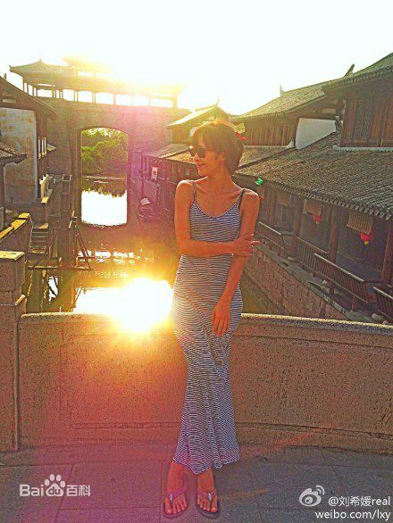 刘希媛(Real)生活照壁纸壁纸