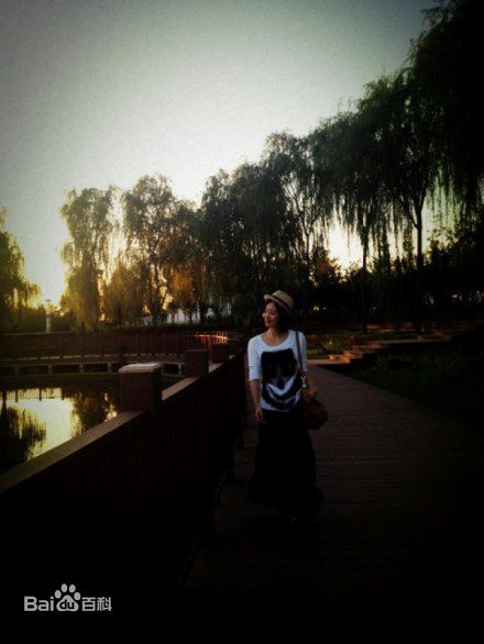 刘希媛(Real)生活照壁纸壁纸