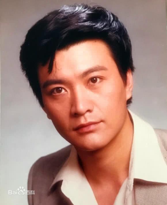 周里京生活照图片图册