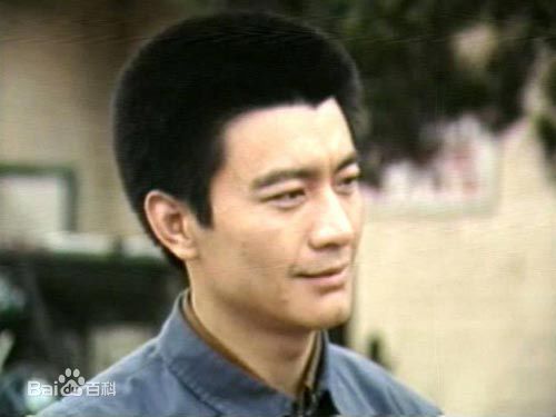 高清周里京性感图片