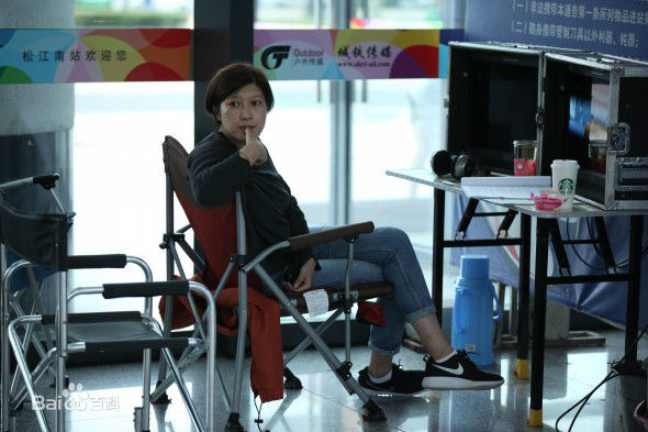 林妍讲戏时图册