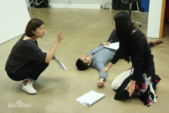 林妍讲戏时图册