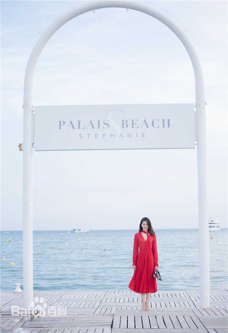 苗苗(Vivi)海边红裙前后照片