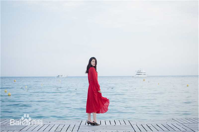苗苗(Vivi)海边红裙前后照片
