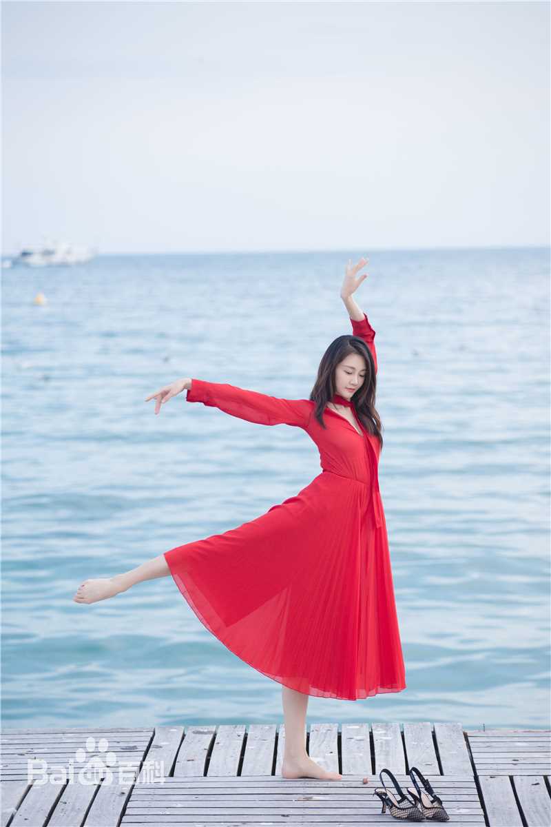苗苗(Vivi)海边红裙前后照片