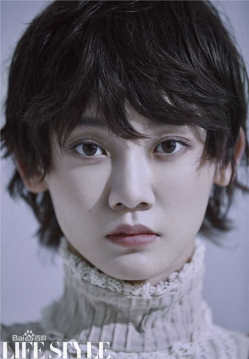 苗苗(Vivi)最新《精品购物指南》封面图集