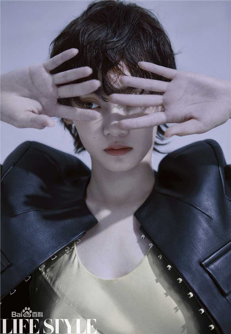 苗苗(Vivi)最新《精品购物指南》封面图集