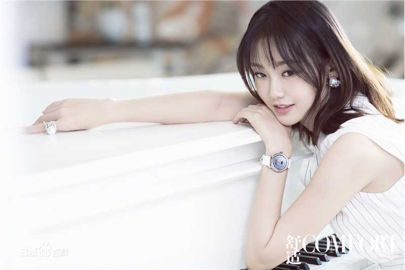 苗苗(Vivi)最新《舒适》2018年8月封面壁纸