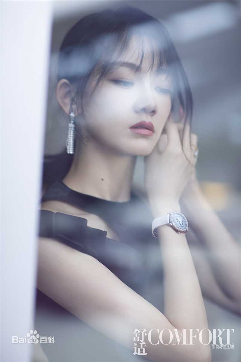 苗苗(Vivi)最新《舒适》2018年8月封面壁纸