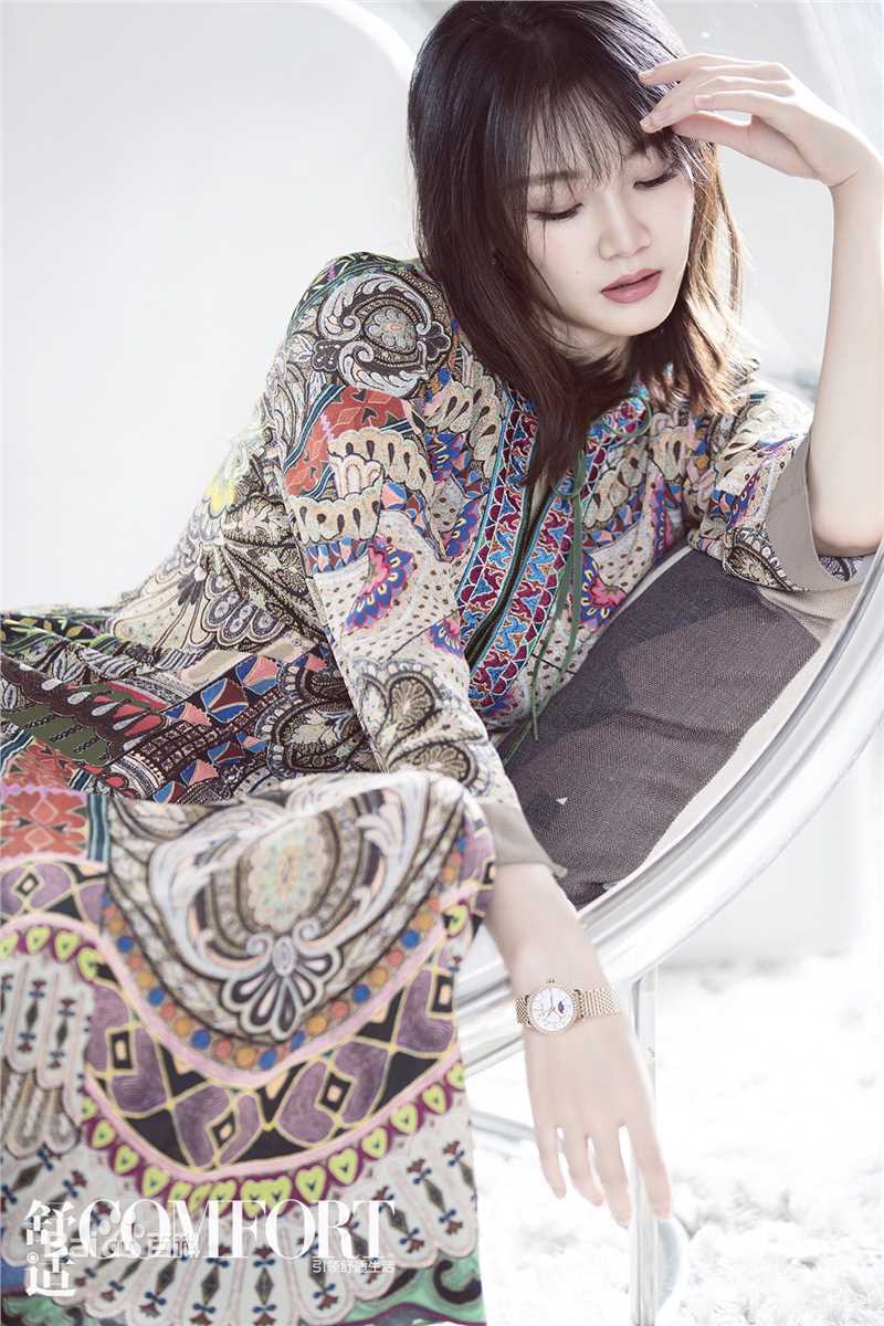 苗苗(Vivi)最新《舒适》2018年8月封面壁纸