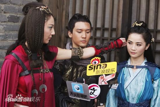 高清郑希怡(Yumiko cheng)在《剑侠情缘》探班照片中的图集