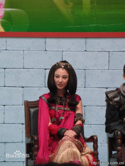 高清郑希怡(Yumiko cheng)在《剑侠情缘》探班照片中的图集