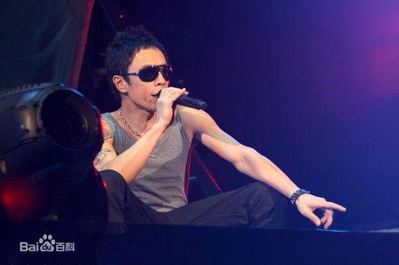 黄贯中(Paul Wong)演出照壁纸壁纸