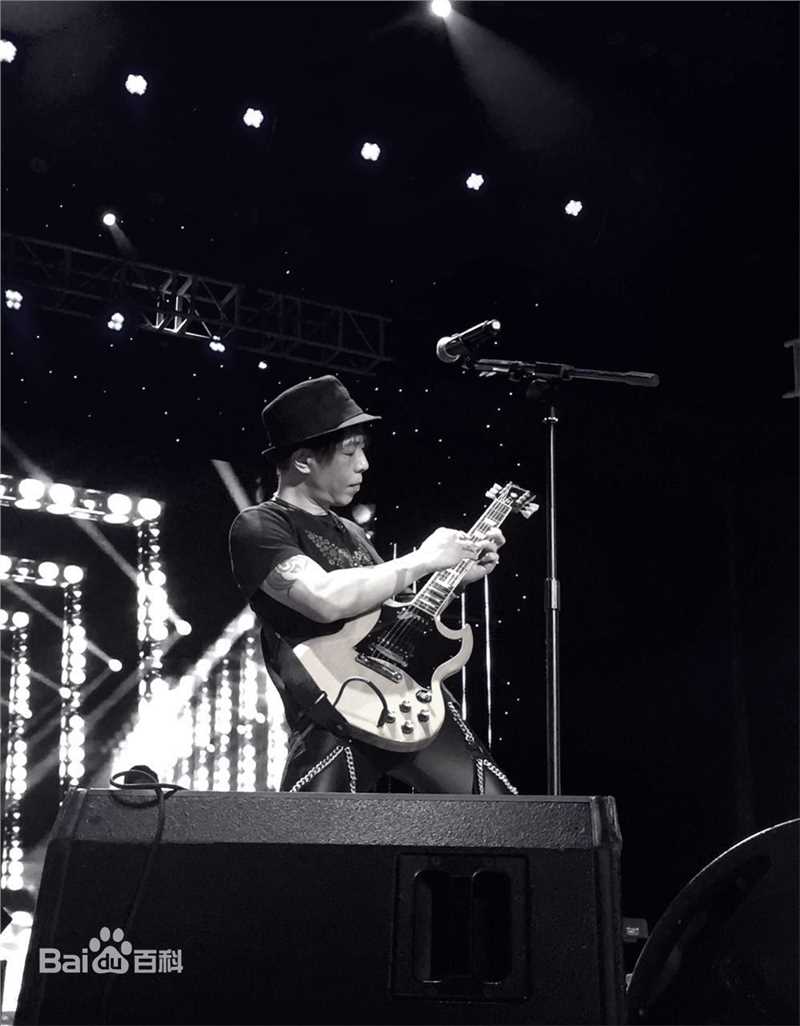 黄贯中(Paul Wong)前后照片