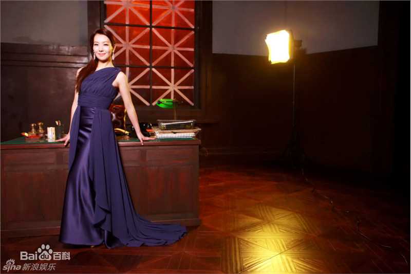 卢芳(LuFang)及其家人图片图册