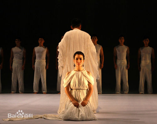 最新卢芳(LuFang)在《安提戈涅》人艺热演 领衔惊艳全场中的壁纸