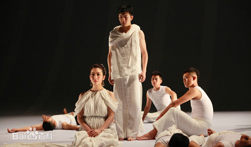 最新卢芳(LuFang)在《安提戈涅》人艺热演 领衔惊艳全场中的壁纸