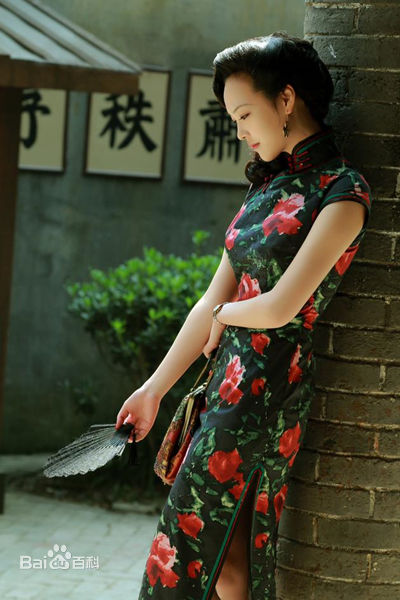 高清何杜娟在《破晓》许丽丽中的图集