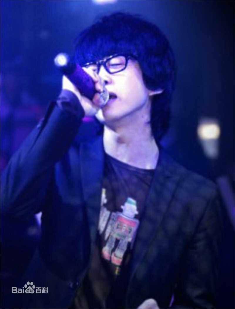 李光(Li Guang)天籁之战前后照片