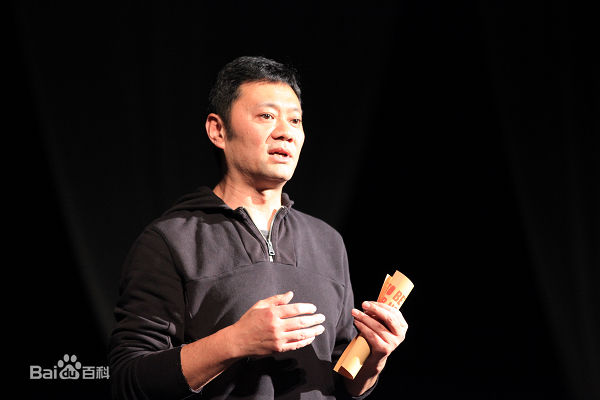 王竞  导演前后照片