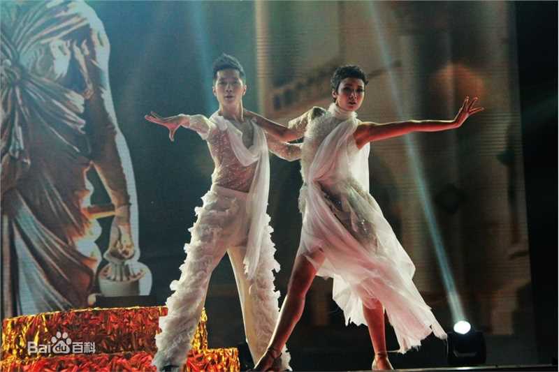 精选黄曼(Huang man)在2012《舞林大会》美图中的图册