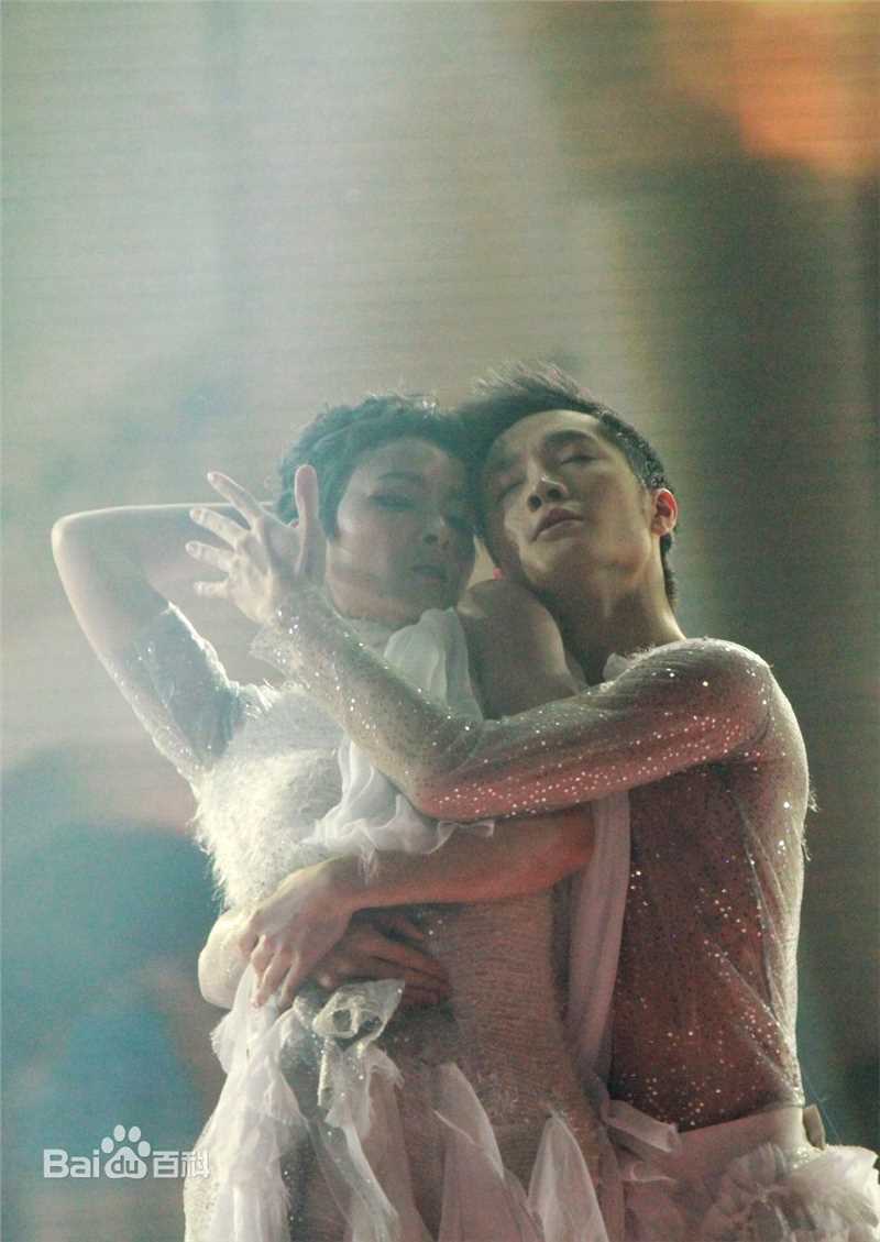 精选黄曼(Huang man)在2012《舞林大会》美图中的图册