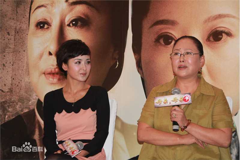 高清黄曼(Huang man)在上海为新剧《母亲母亲》造势宣传中的图集