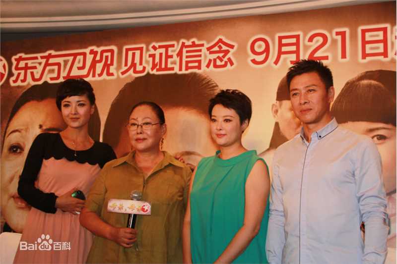 高清黄曼(Huang man)在上海为新剧《母亲母亲》造势宣传中的图集