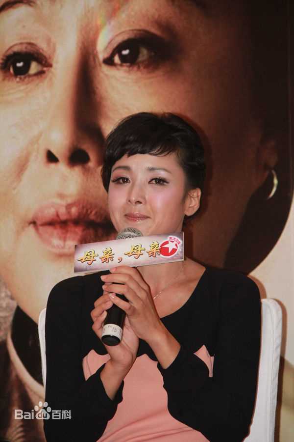 高清黄曼(Huang man)在上海为新剧《母亲母亲》造势宣传中的图集
