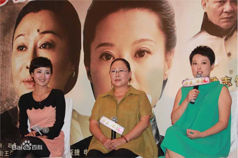 高清黄曼(Huang man)在上海为新剧《母亲母亲》造势宣传中的图集