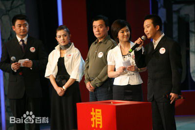 李玉刚资助大，小学生。地震捐款。前后照片