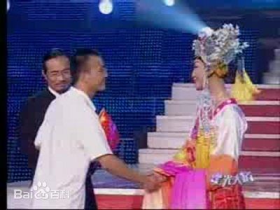 李玉刚资助大，小学生。地震捐款。前后照片