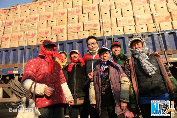 李玉刚资助大，小学生。地震捐款。前后照片