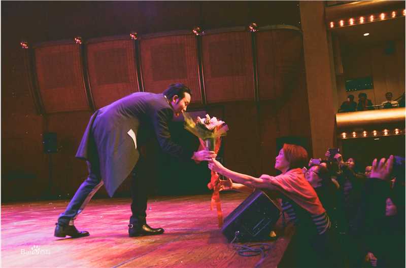 李玉刚朋友合照素颜照相册