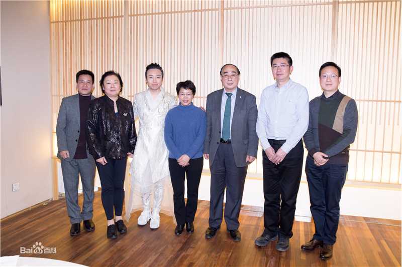 李玉刚朋友合照素颜照相册