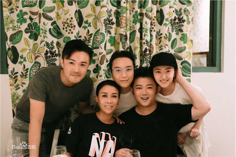 李玉刚朋友合照素颜照相册