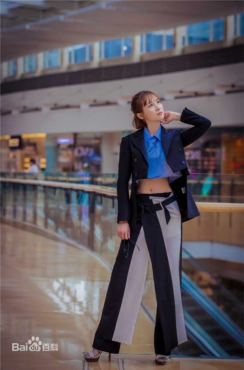 练练时尚街拍前后照片