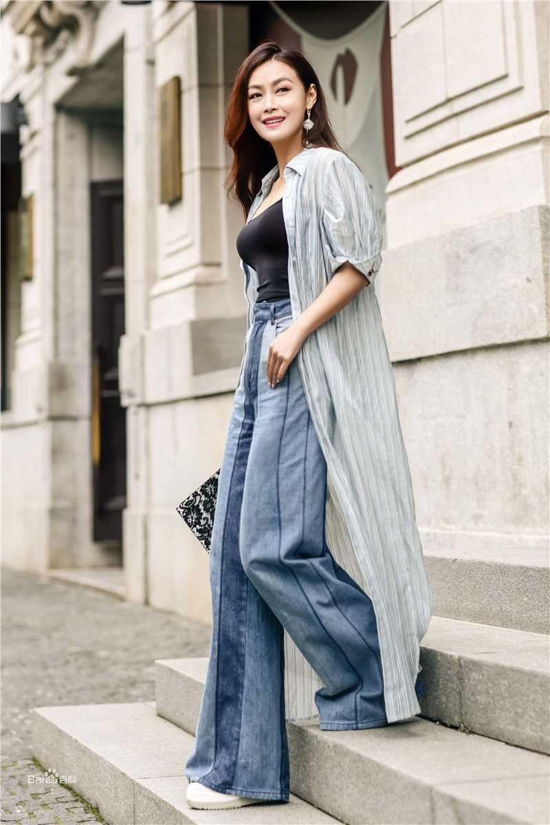 詹小楠街拍前后照片