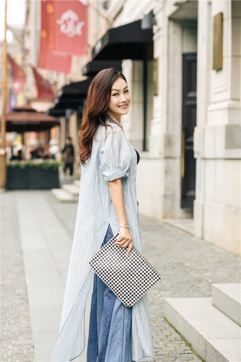 詹小楠街拍前后照片