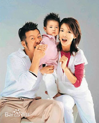 林美贞(Stephenie)与孙兴素颜照壁纸