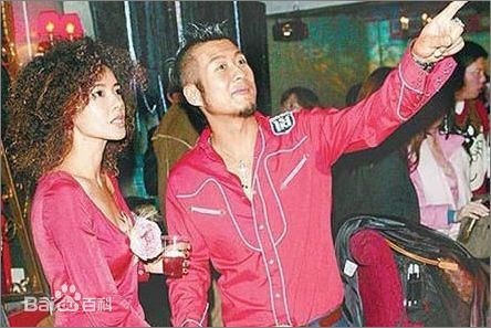 林美贞(Stephenie)与孙兴素颜照壁纸