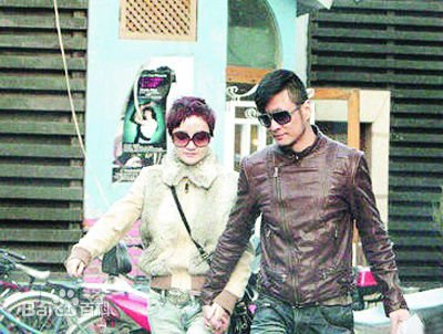 林美贞(Stephenie)与孙兴素颜照壁纸