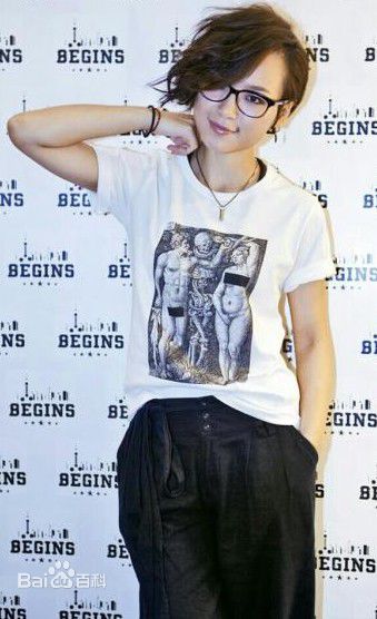 周笔畅(BiBi Zhou)自创潮牌“Begins”前后照片