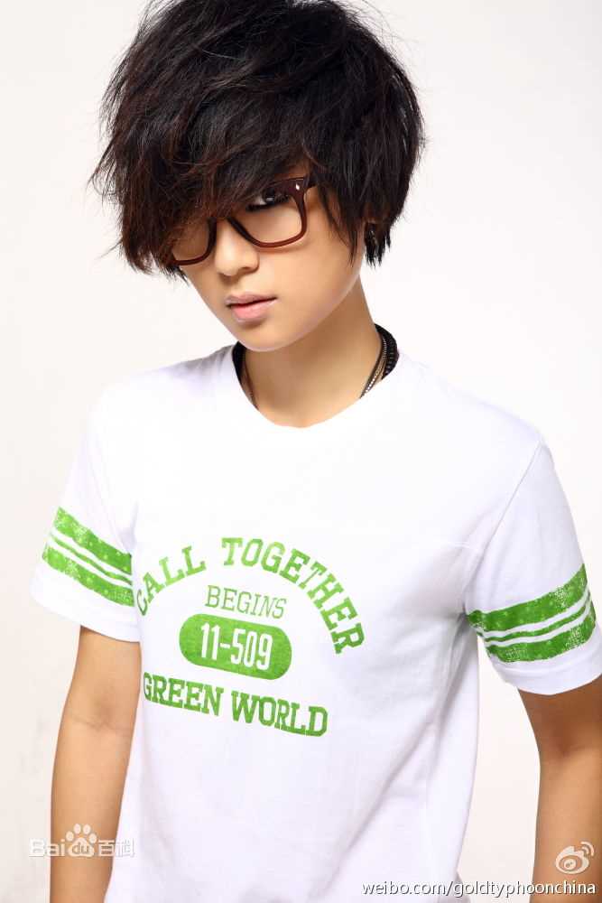 周笔畅(BiBi Zhou)自创潮牌“Begins”前后照片