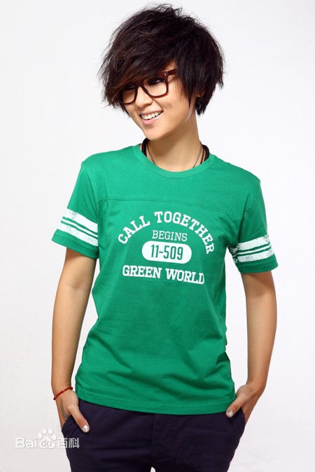 周笔畅(BiBi Zhou)自创潮牌“Begins”前后照片