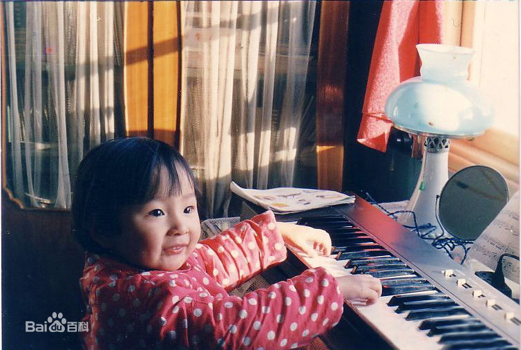 周笔畅(BiBi Zhou)童年多才多艺的生活照相册