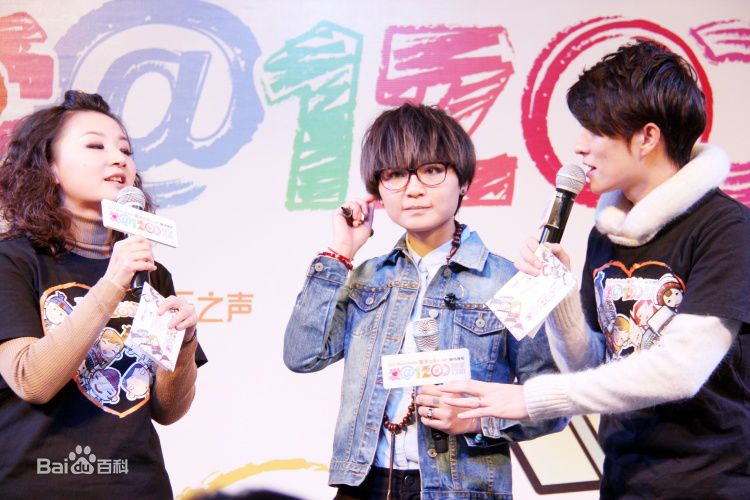 周笔畅(BiBi Zhou)的爱心正能量素颜照相册