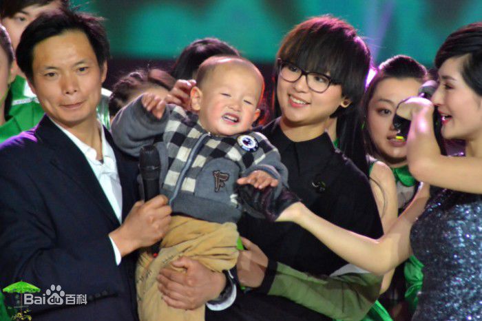 周笔畅(BiBi Zhou)的爱心正能量素颜照相册