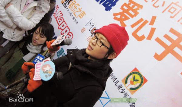 周笔畅(BiBi Zhou)的爱心正能量素颜照相册