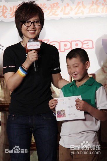 周笔畅(BiBi Zhou)的爱心正能量素颜照相册